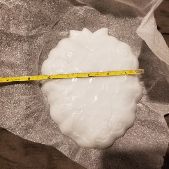 Vintage Milkglass grapes - Picture 8 of 13